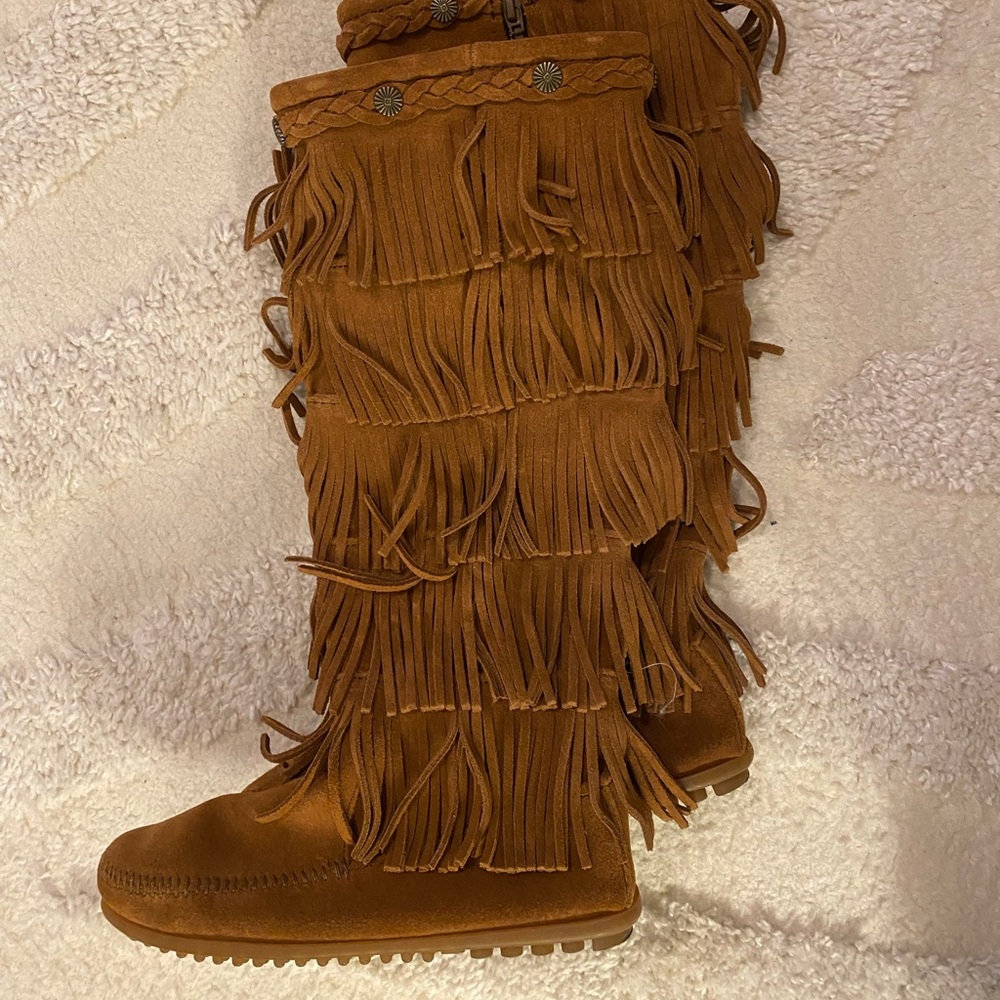 SOLD Minnetonka Moccasins - Tan suede fringe boots with a boho western vibe.